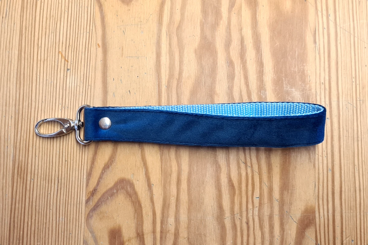 Brelok granatowy
