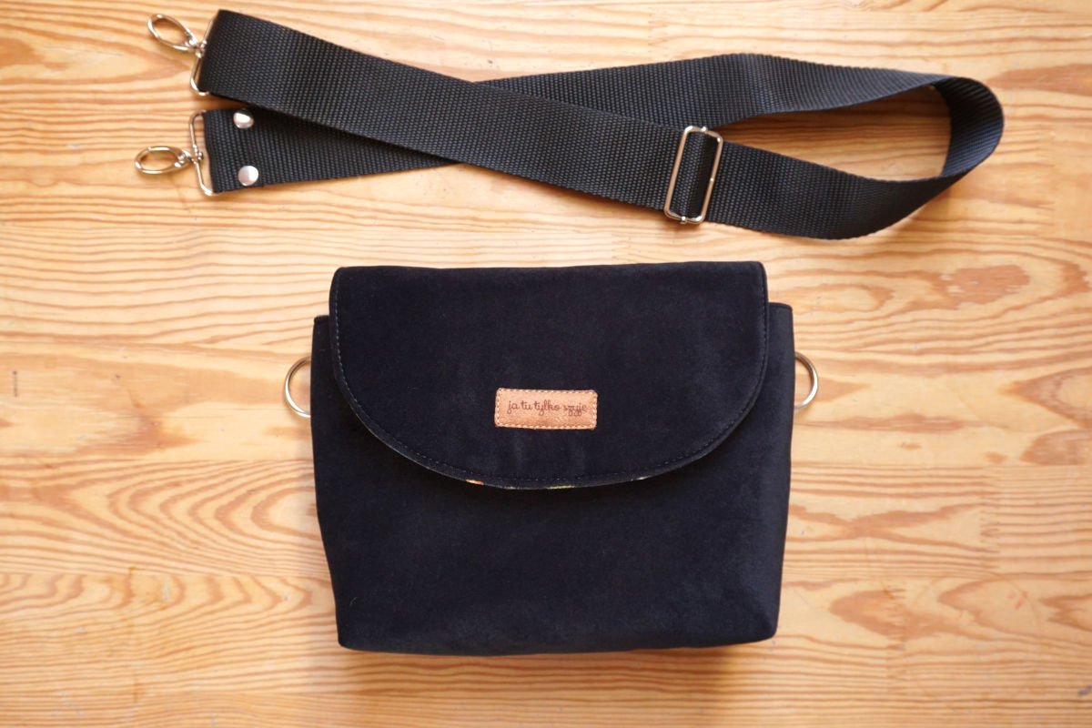 Nerkotorebunia: czarna (welurowa)