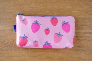 Kosmetyczka mała: truskawkowa